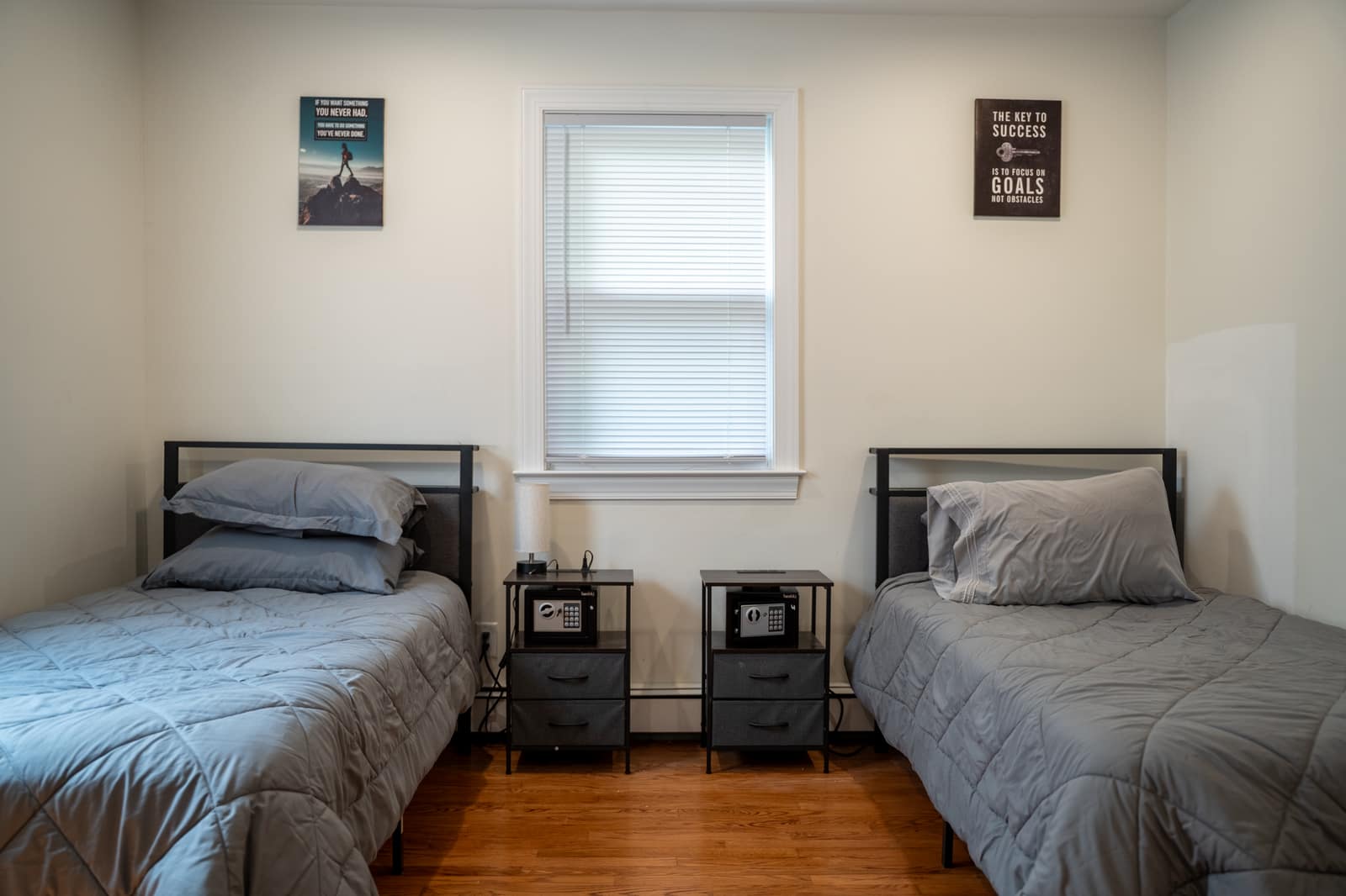 Bedroom of a Valley Spring partner sober living home in Old Tappan, New Jersey Bedroom of a Valley Spring partner sober living home in Old Tappan, New Jersey