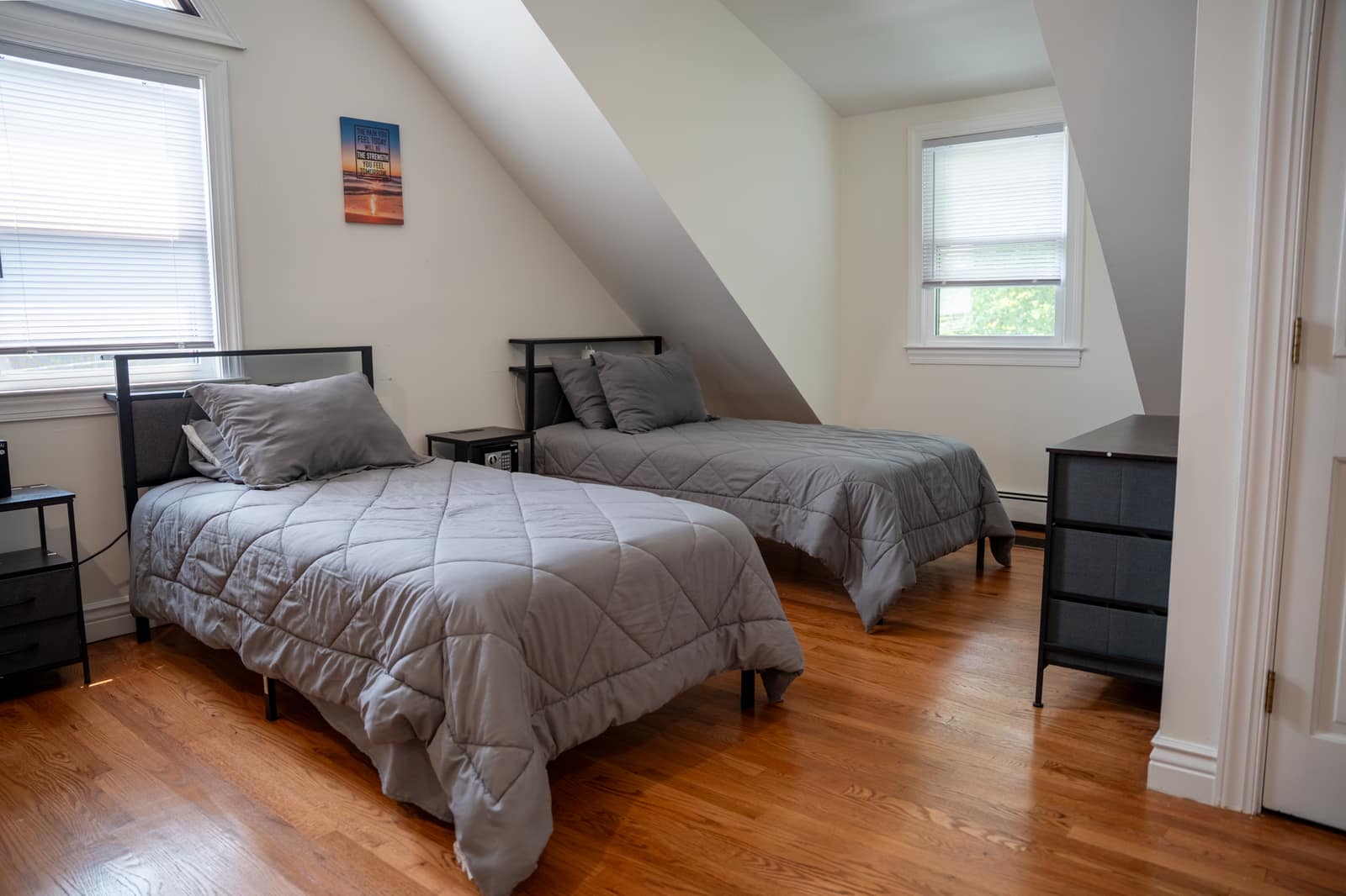 Bedroom of a Valley Spring partner sober living home in Old Tappan, New Jersey Bedroom of a Valley Spring partner sober living home in Old Tappan, New Jersey