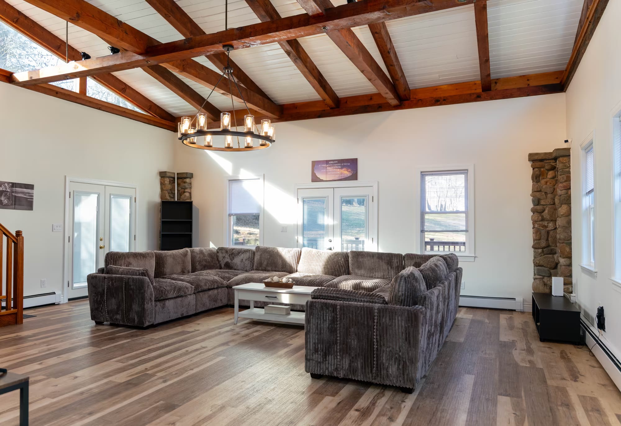 Common lounge in a Valley Spring partner sober living home in New Jersey