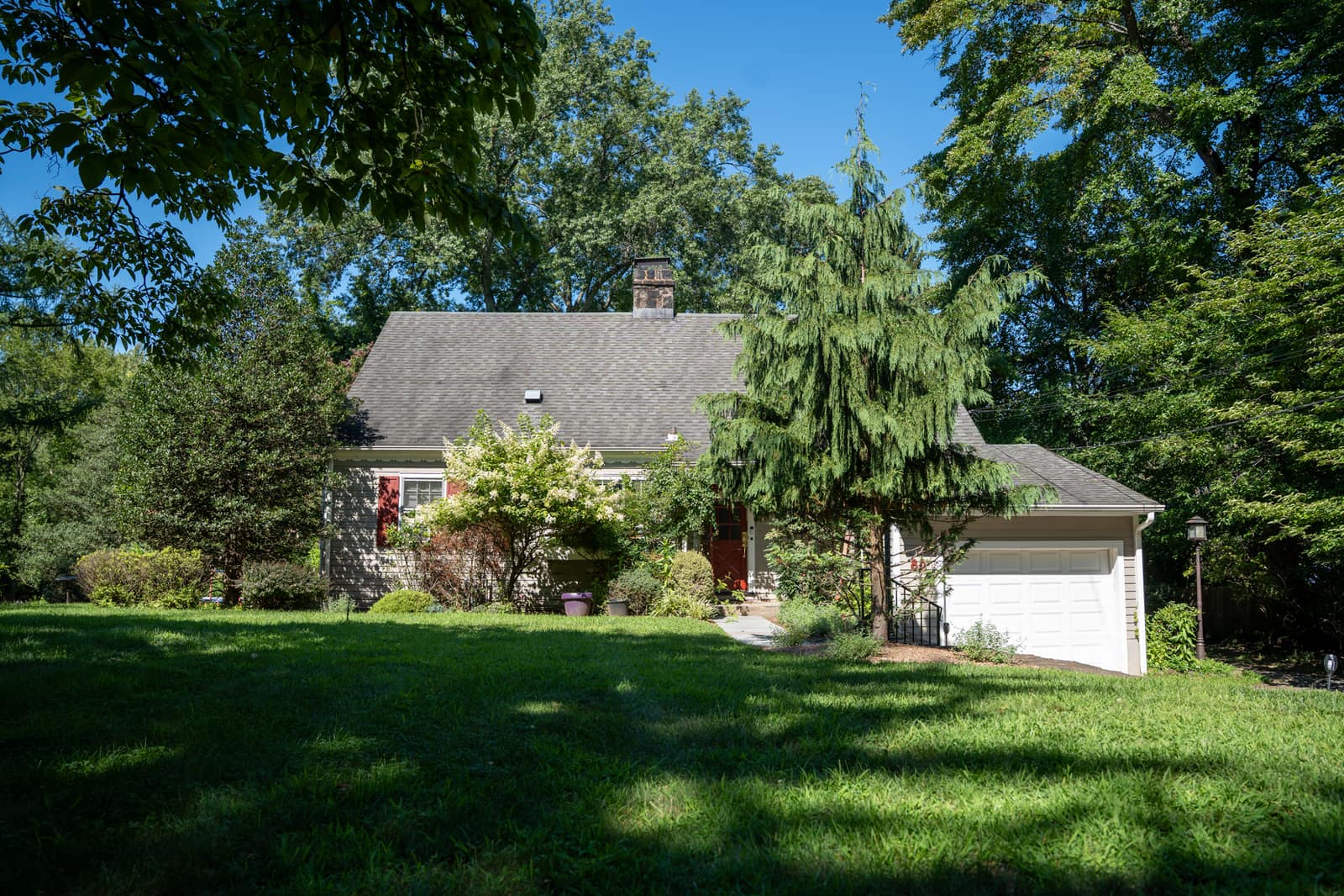 Exterior of a Valley Spring partner sober living home in Closter, New Jersey Exterior of a Valley Spring partner sober living home in Closter, New Jersey