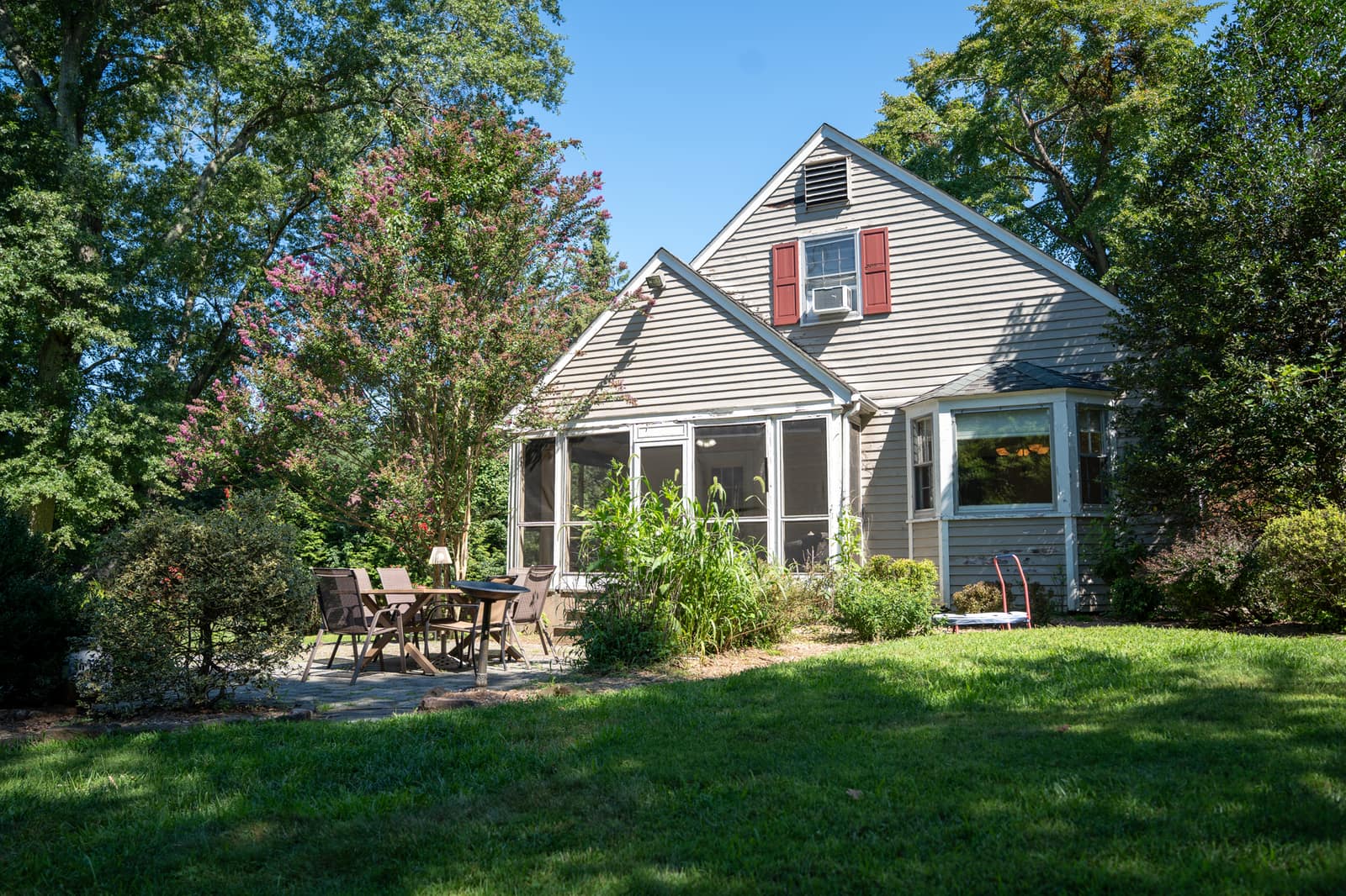Exterior of a Valley Spring partner sober living home in Closter, New Jersey Exterior of a Valley Spring partner sober living home in Closter, New Jersey