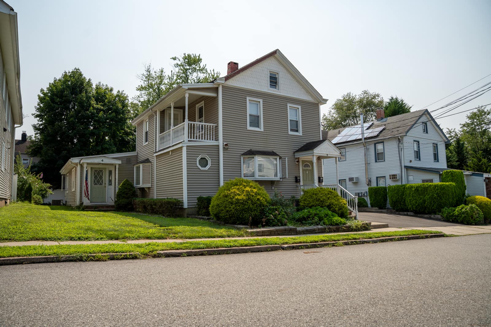 Exterior of a Valley Spring partner sober living home in Waldwick, New Jersey Exterior of a Valley Spring partner sober living home in Waldwick, New Jersey