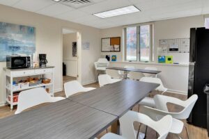 Cafetiria at dual diagoniss treatment center serving bergen county NJ and ROckland County NY